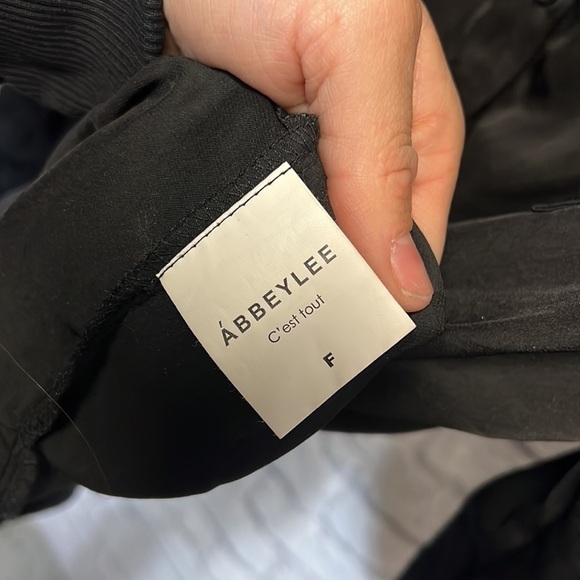 ABBEYLEE black blouse | size large - Picture 4 of 9